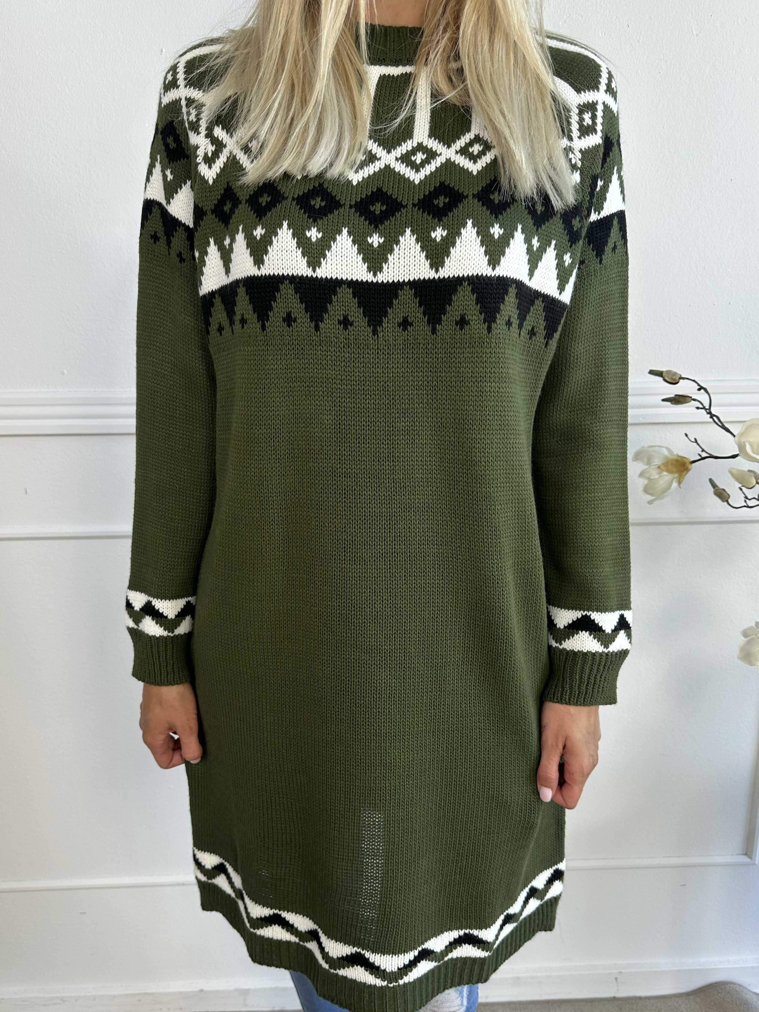 Viola - Strikkjole med flerfarvet mønster